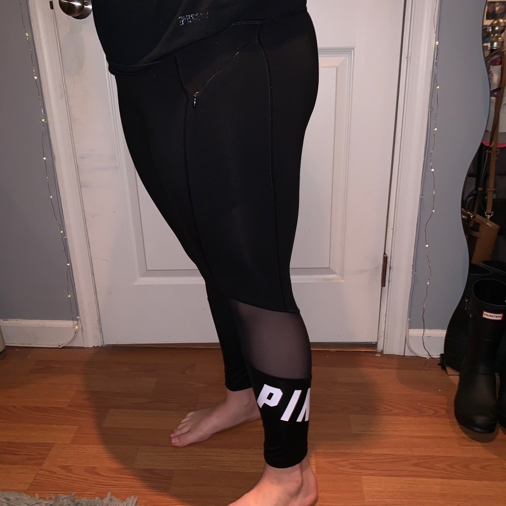 PINK Ultimate Ankle Legging